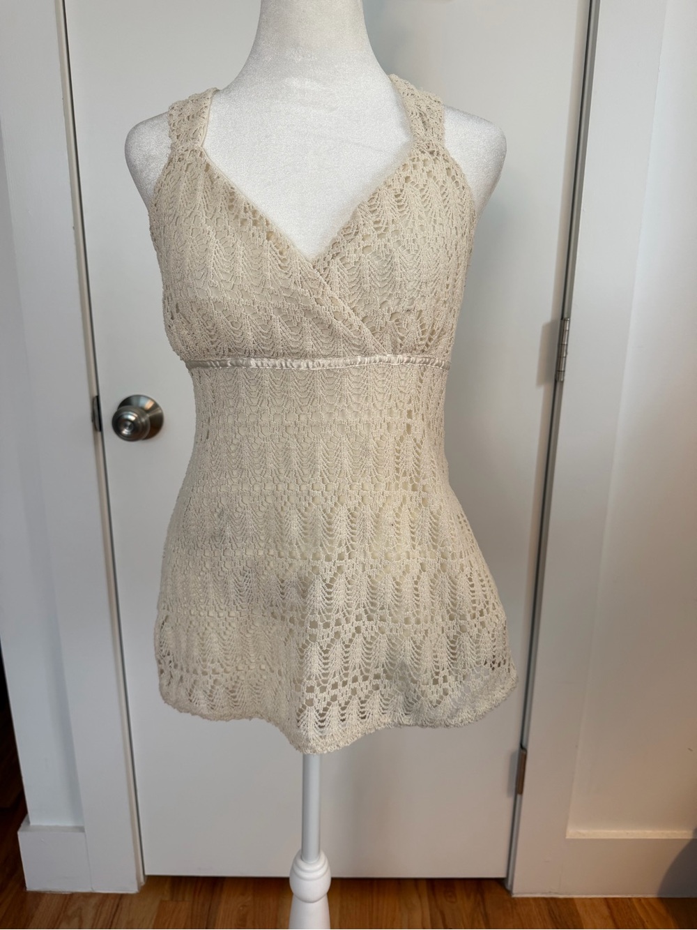 AB Studio Cream Lace Knit Halter V-Neck Camisole